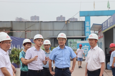 集團(tuán)公司董事長(zhǎng)鄧華帶隊(duì)前往內(nèi)江市、隆昌市考察紡織、糧食儲(chǔ)運(yùn)、撬裝加油等項(xiàng)目