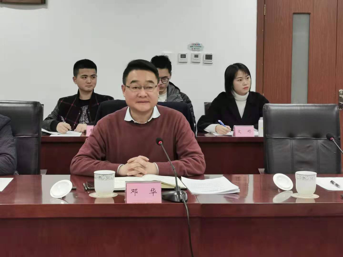 “省、市、縣三級(jí)聯(lián)動(dòng)，多方齊力推動(dòng)達(dá)州苧麻產(chǎn)業(yè)發(fā)展”。