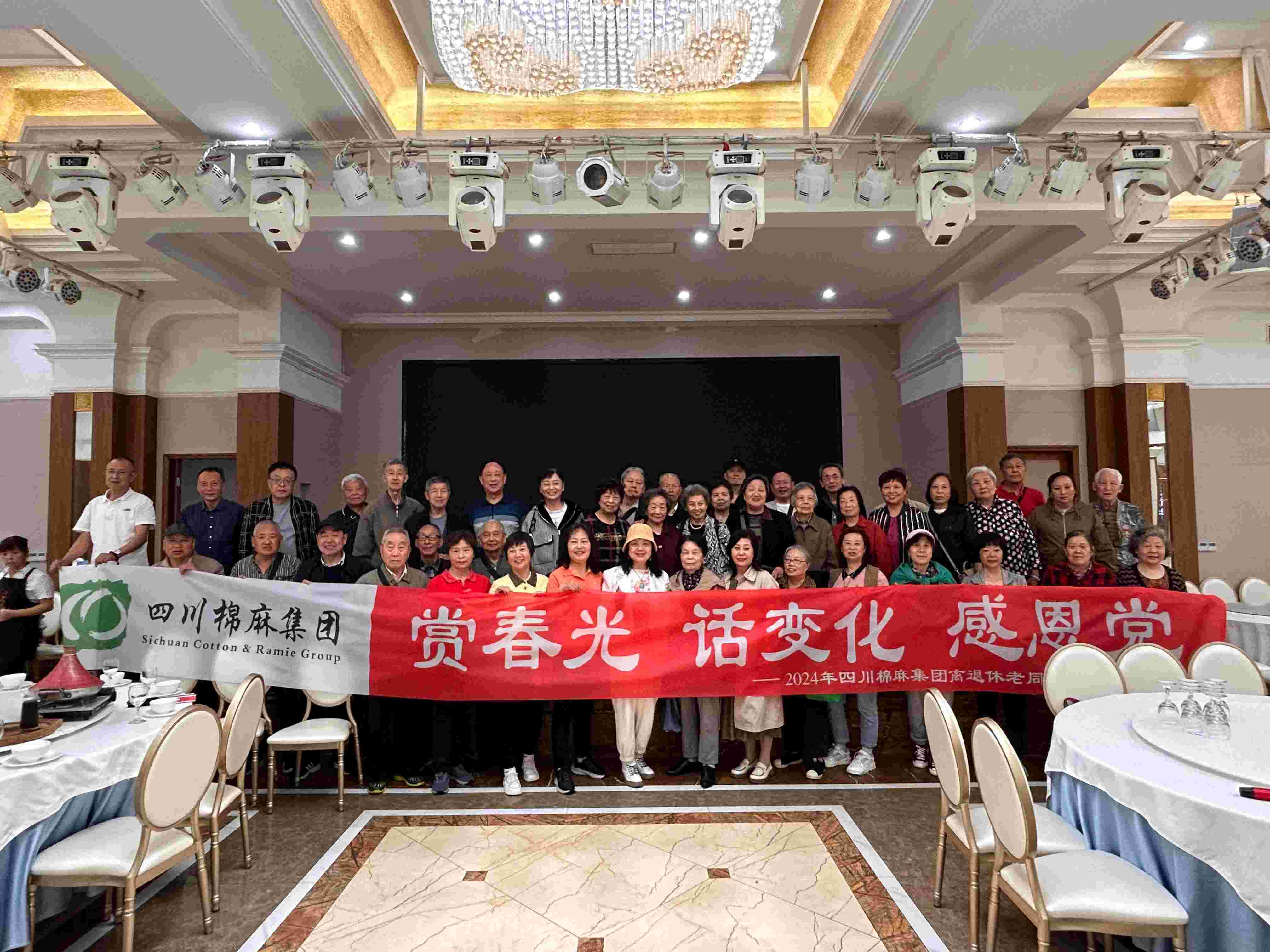集團公司組織老同志開展“賞春光、話變化、感黨恩”戶外踏青活動